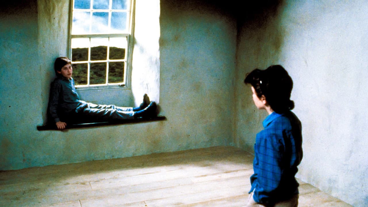 Paperhouse still 6