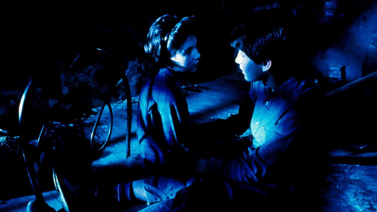Paperhouse still 8