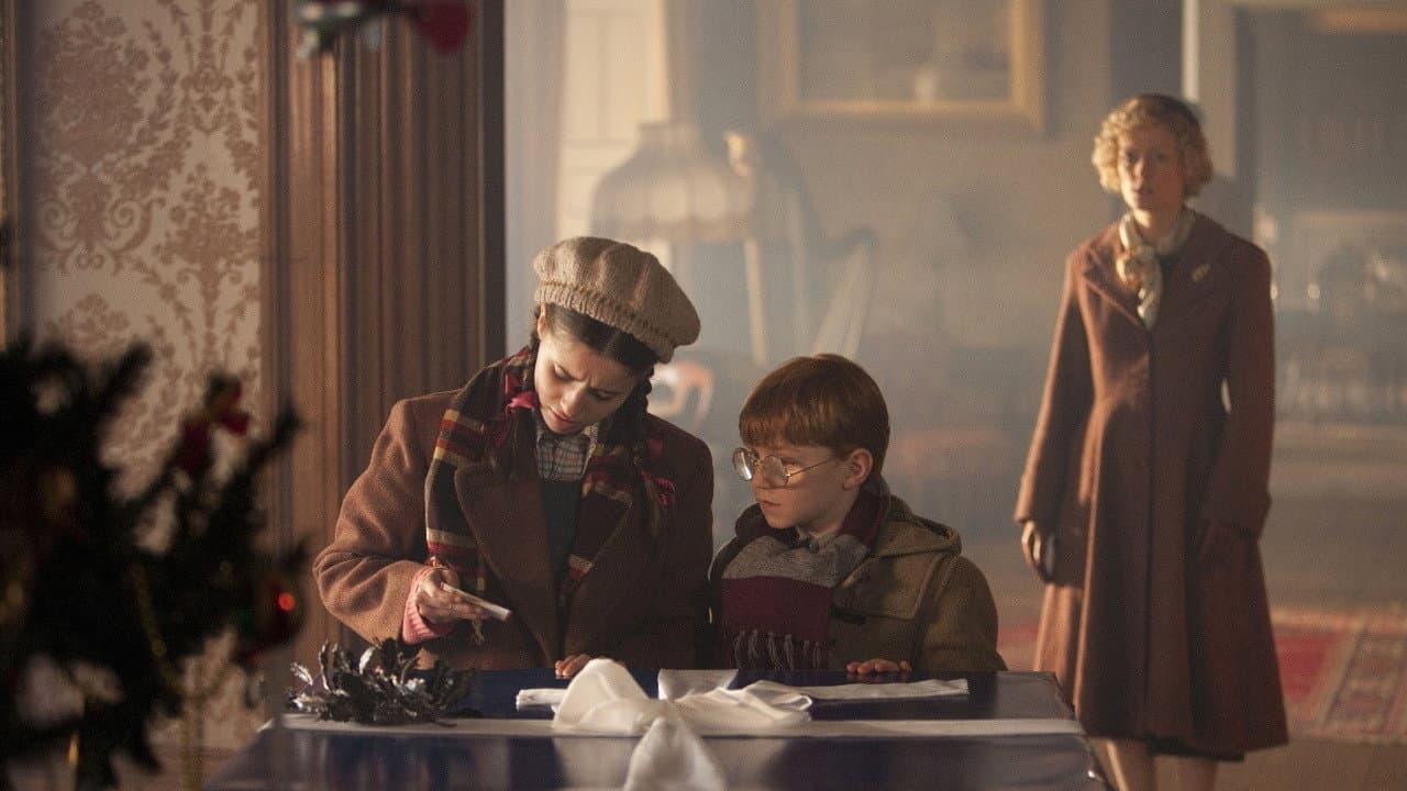 Doctor Who: The Doctor, the Widow and the Wardrobe still 3