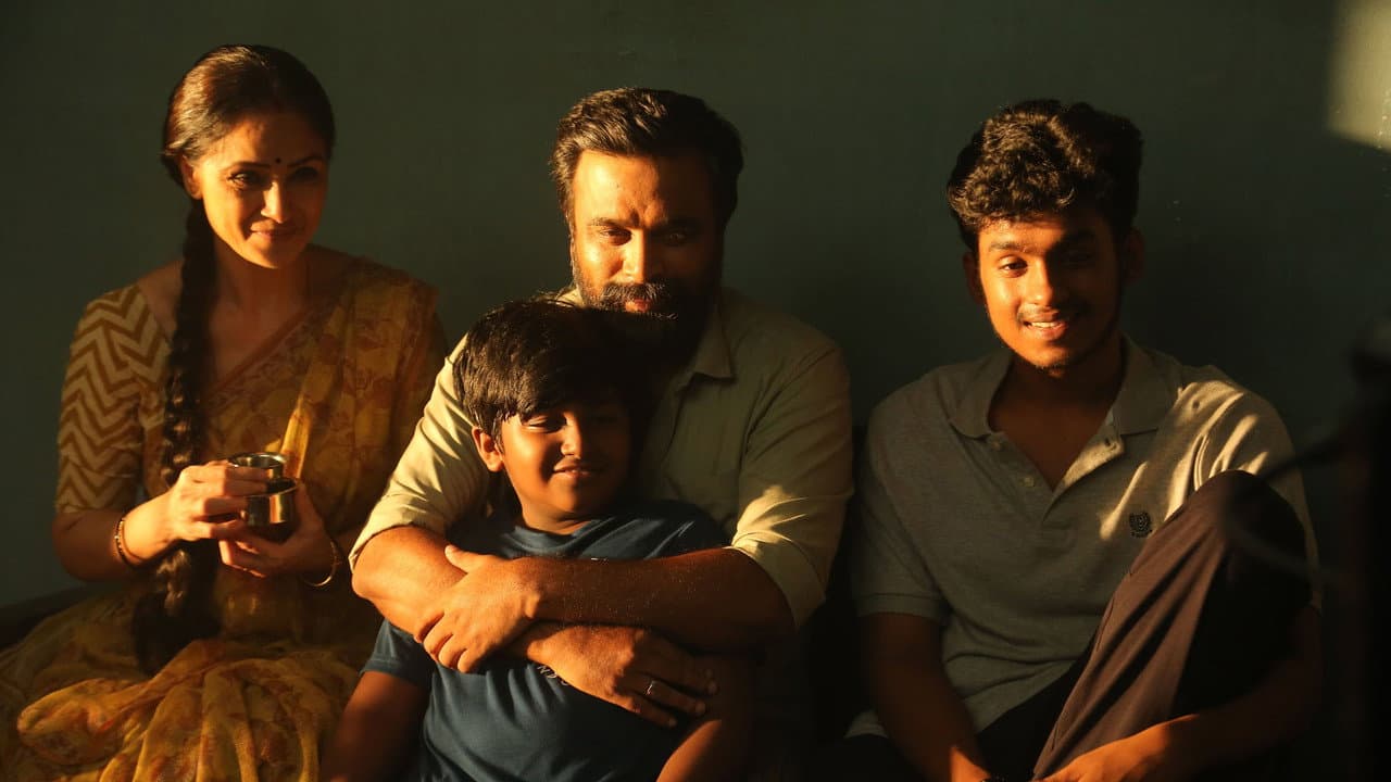 Tourist Family still 3